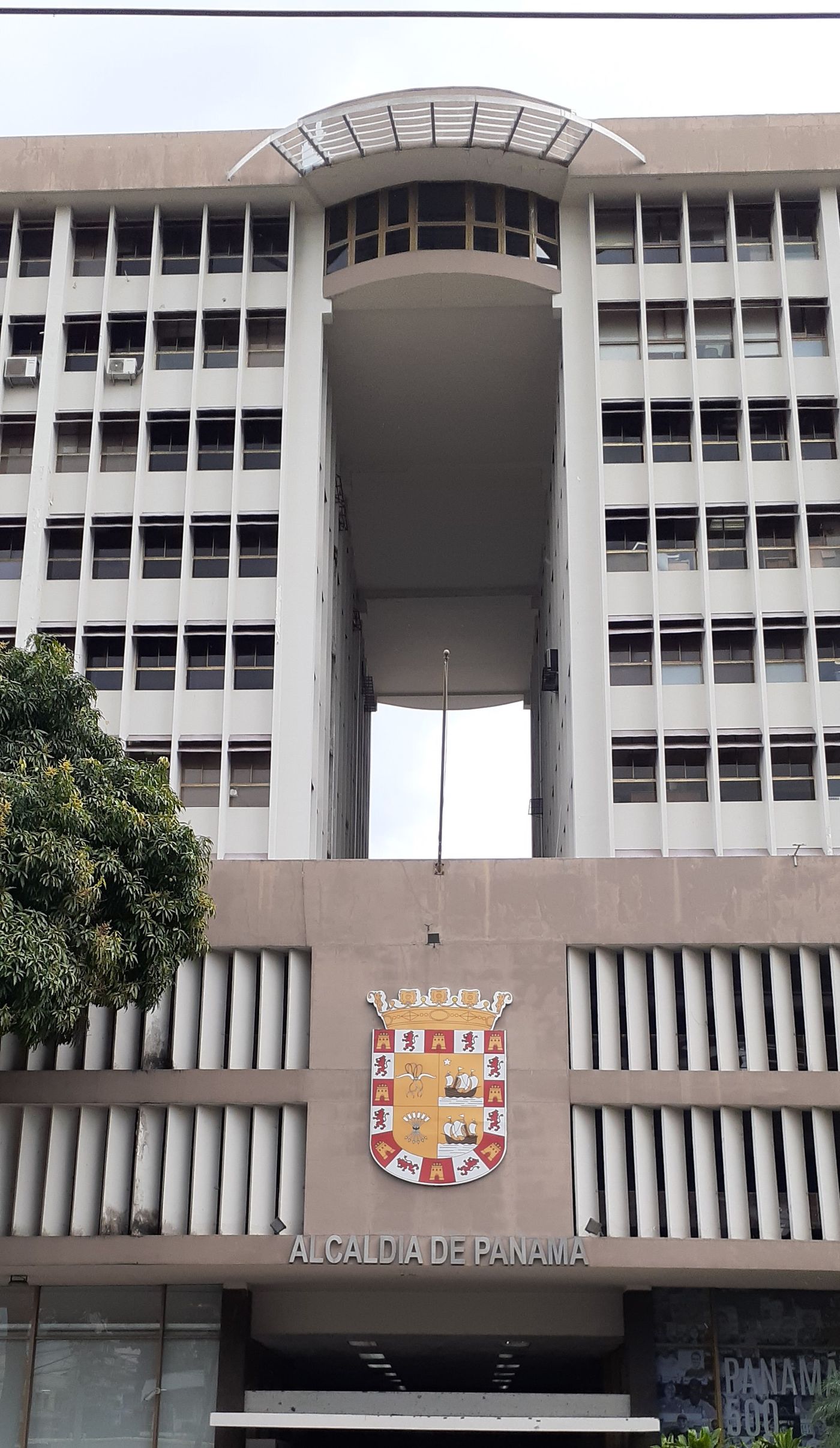 Alcaldía de Panamá envía ayuda y habilita camiones como refugios para afectados por el terremoto