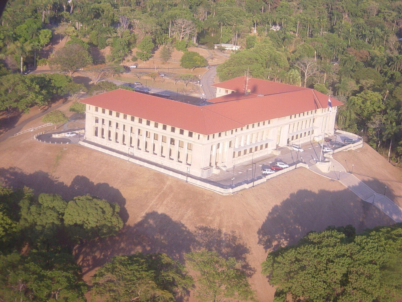 Canal de Panamá cierra el año fiscal 2026 con 13,951 tránsitos y 7% más de carga