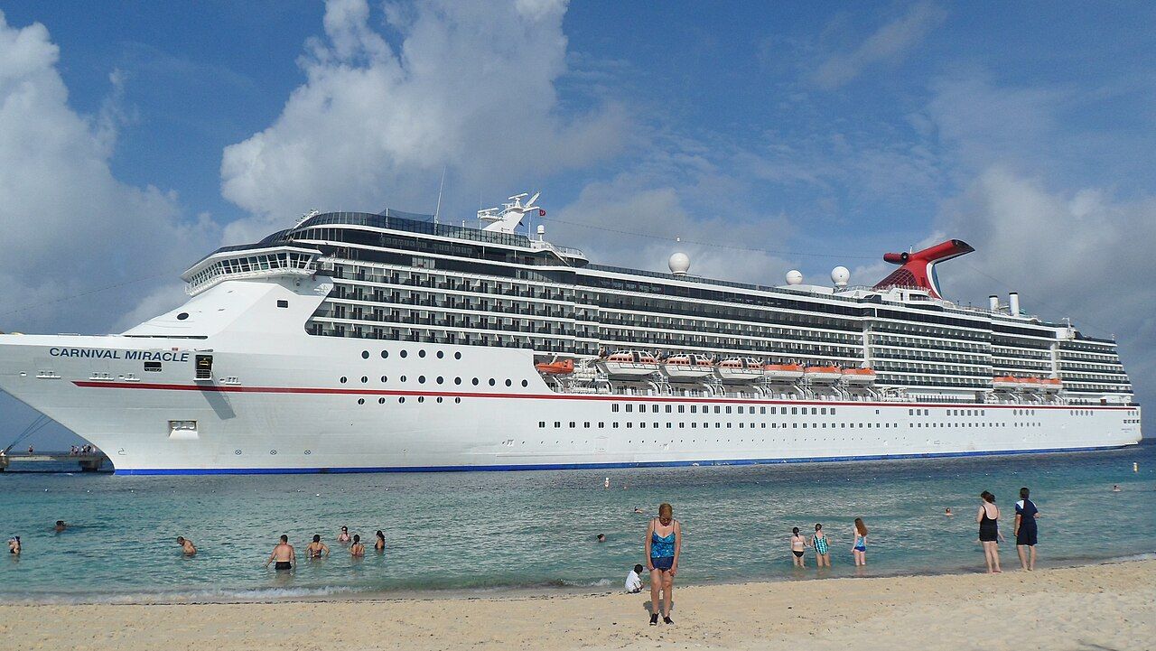 Canal de Panamá inicia la temporada de cruceros 2026-2027 con más de 220 tránsitos programados