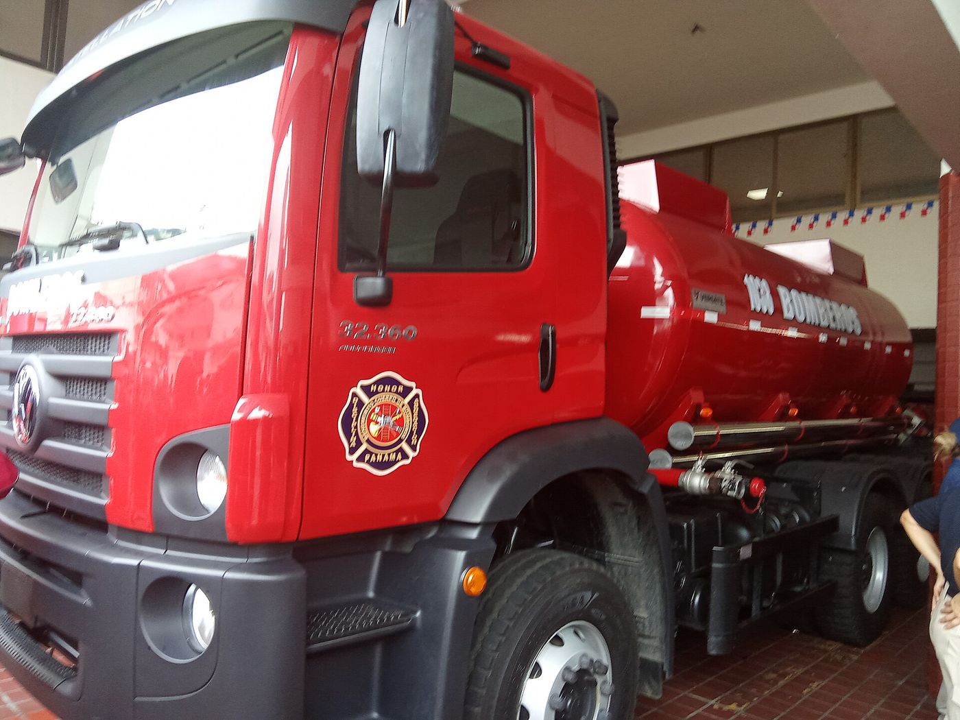 Bomberos deberán reconstruir al menos cinco estaciones dañadas por el terremoto del 9 de octubre