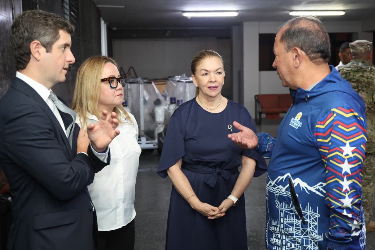 Llega a Panamá segundo grupo de especialistas venezolanos para evaluar daños del terremoto